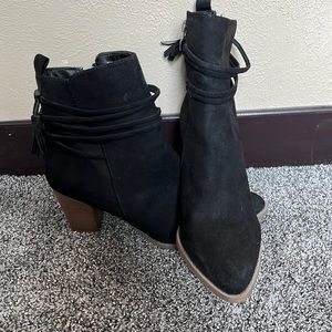 *New* Size 9.5 Boots w/ heel
